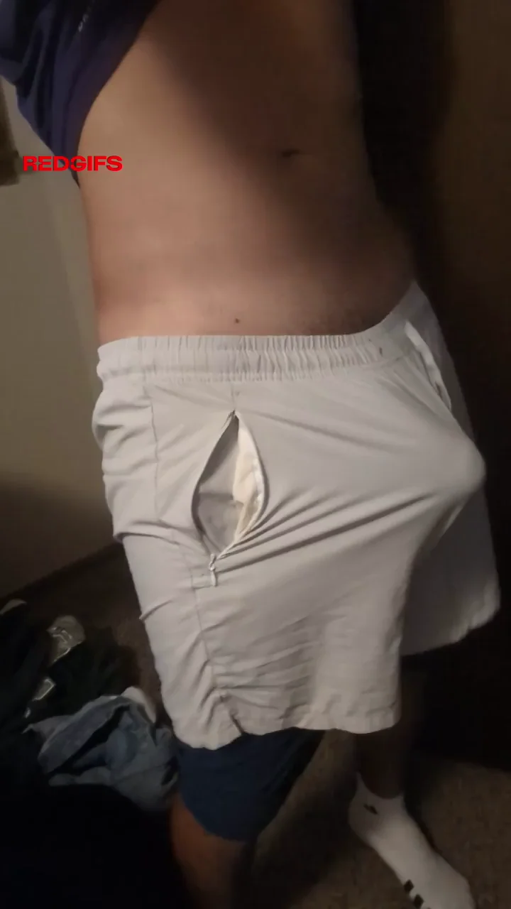 20cm Straight Cock Bouncing Out 🍆💦