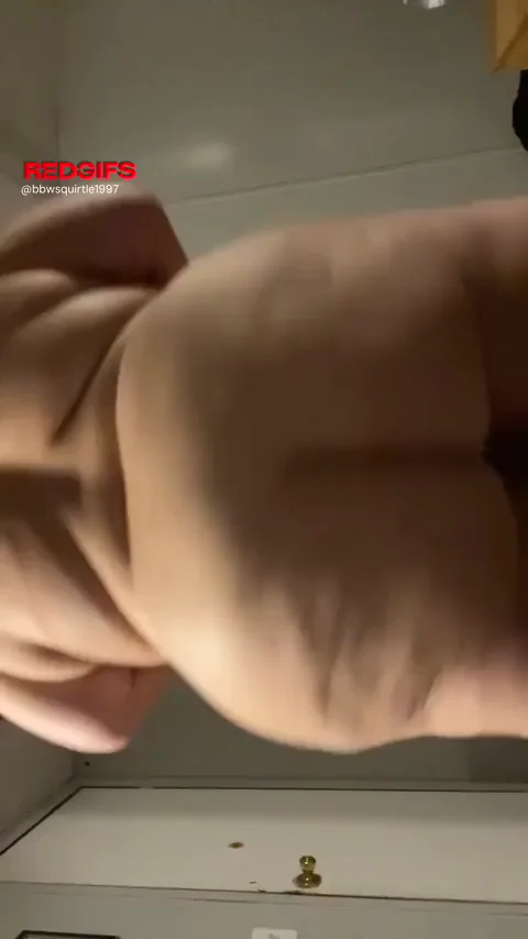 Wifebutt jiggling