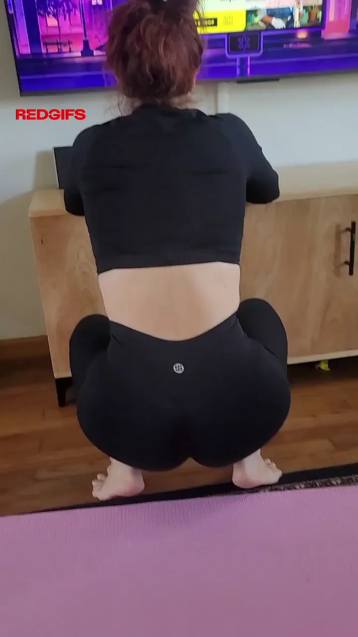 Wifebutt stretching right in front of you