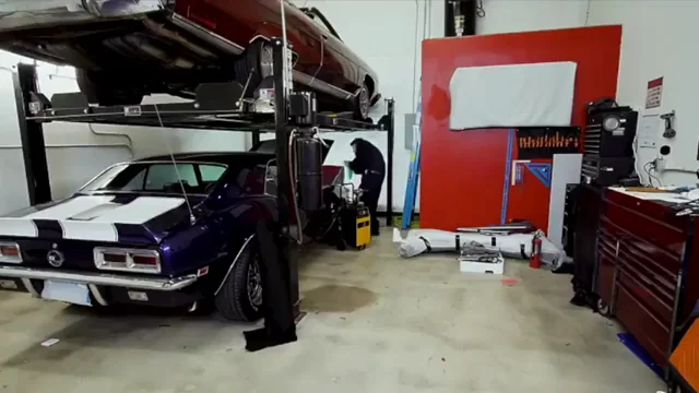 🔧 Garage Threesome: Stud Pounds Kailani Kai & Gabbie Carter's Juicy Pussies 💦🍑