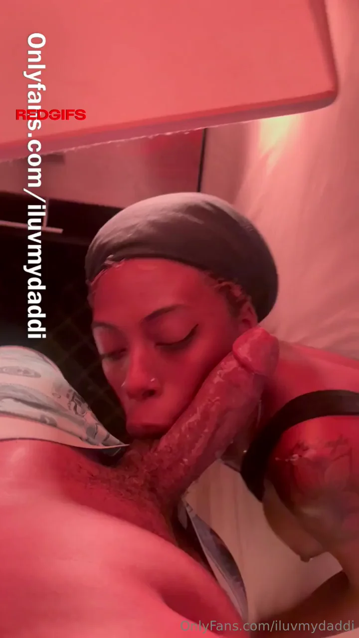 Thick Ebony Babe Slurps Massive Cock, About to Make Him Explode 🤯🍫💦