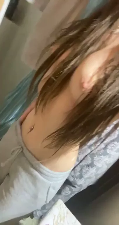 Join me in the shower ? (F)