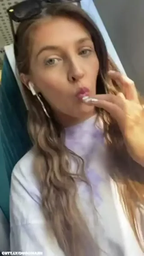 She can't stop gooning, even in public