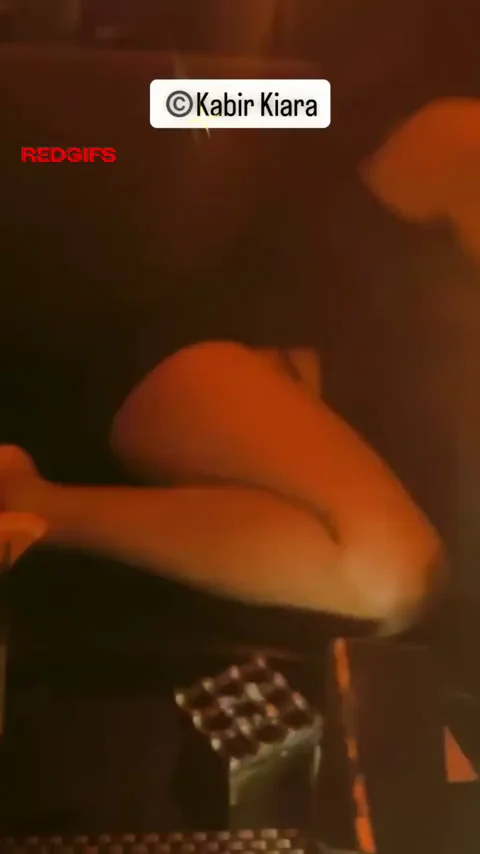 🔥 Indian Hotwife Kabira's Juicy Ass Exhibition in Pulsing Club 💋🍑