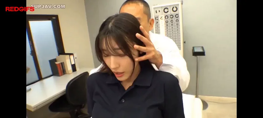 Doctor Licks Kana's Sensitive Ears to Make Her Squirm in JAV Clinic Fetish