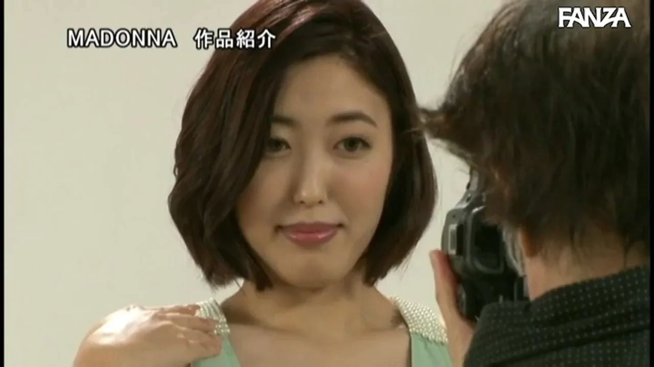 "Meet me in the shower when the photo-shoot is done!" ~ Asahi Mizuno [JUL-846]
