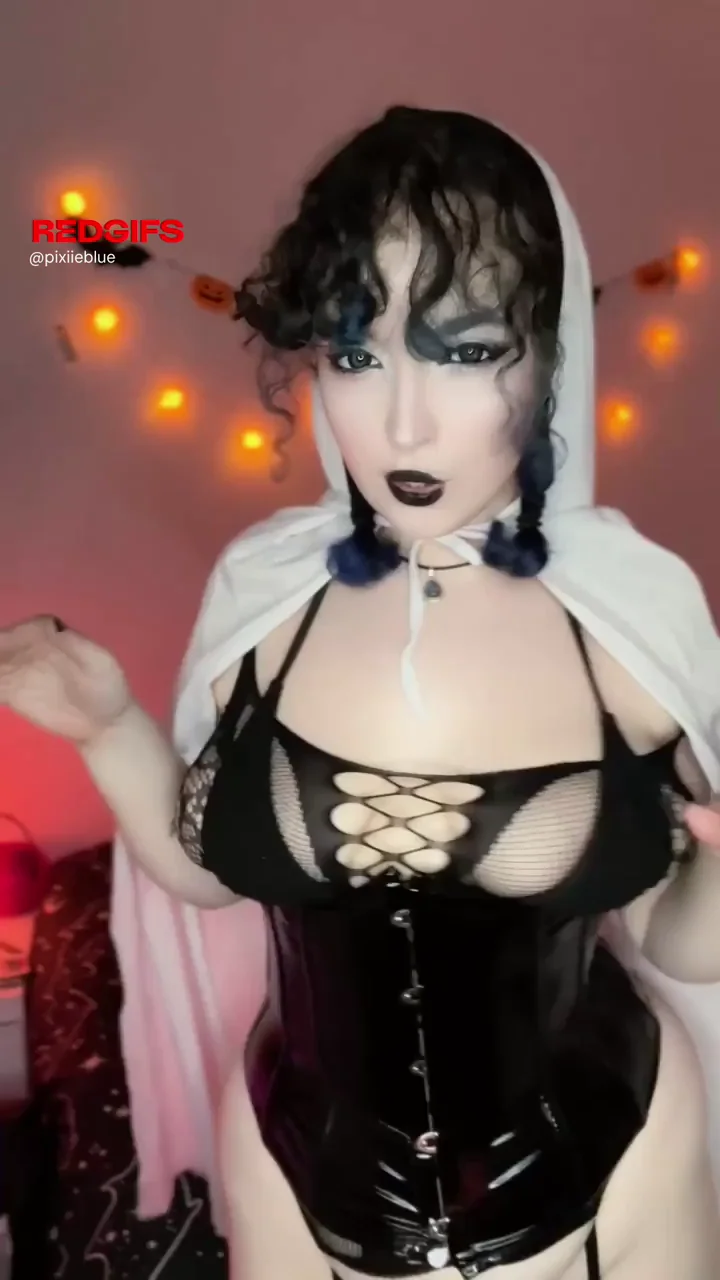 Bouncing for you! 👻🖤