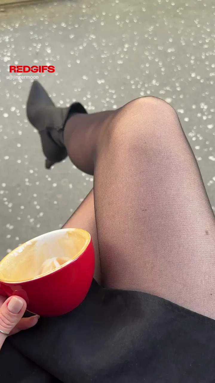 You're sitting in a street cafe and you see me drinking coffee and crossing my pantyhose clad legs👣Be honest, are you into this basic instinct gesture?😈