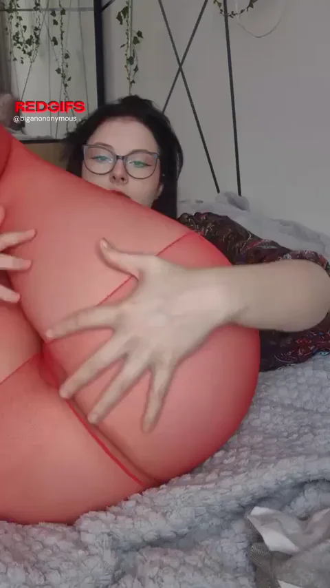 New red pantyhose, do you like it?