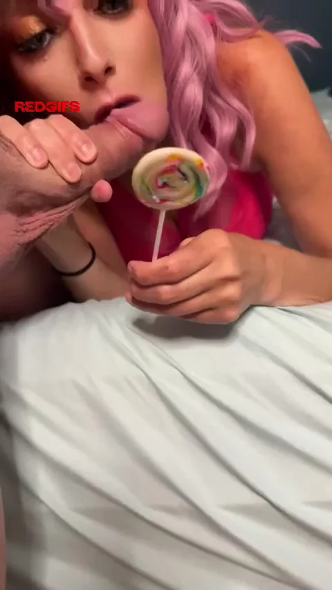 Couldn't decide which one to suck on🍭