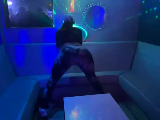 Love to shake ass