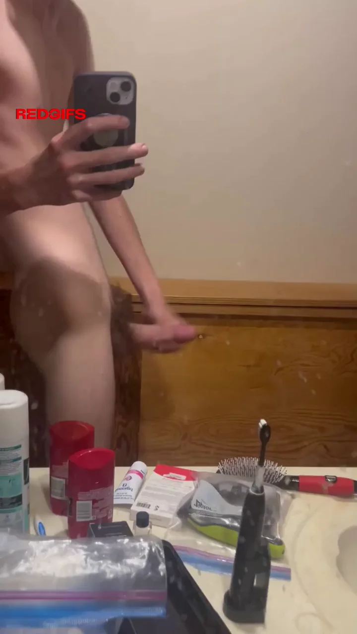 I love showing off and especially cum vids