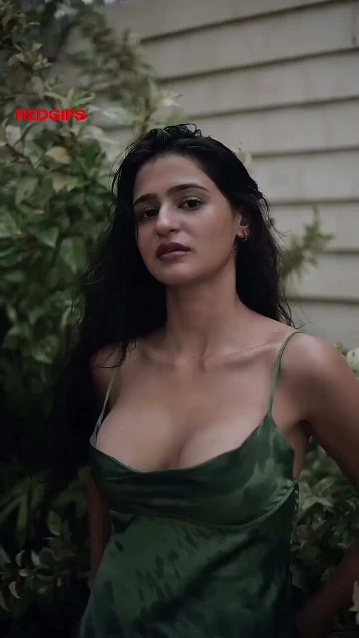 Prakriti Pavani's Steamy Green Dress Tease 😏💚🍒