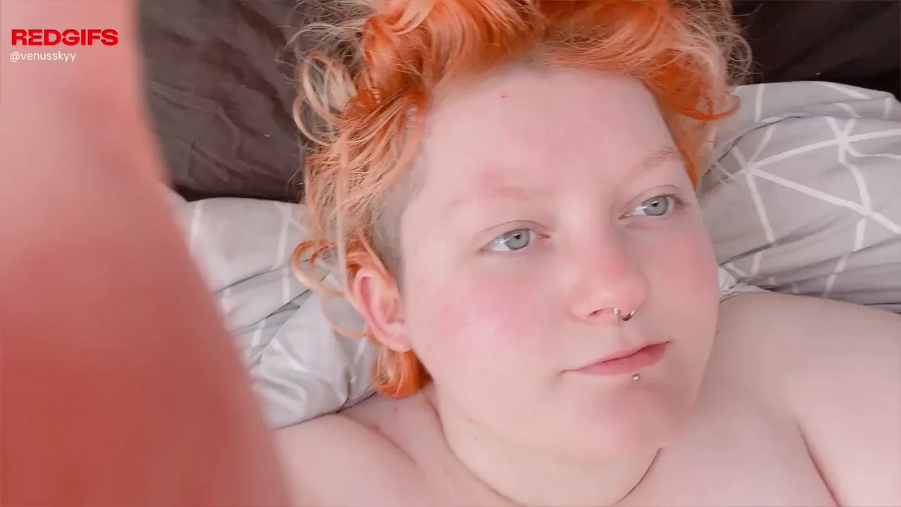 Redhead BBW Teases Armpits & Tits in Bed 🥵👅