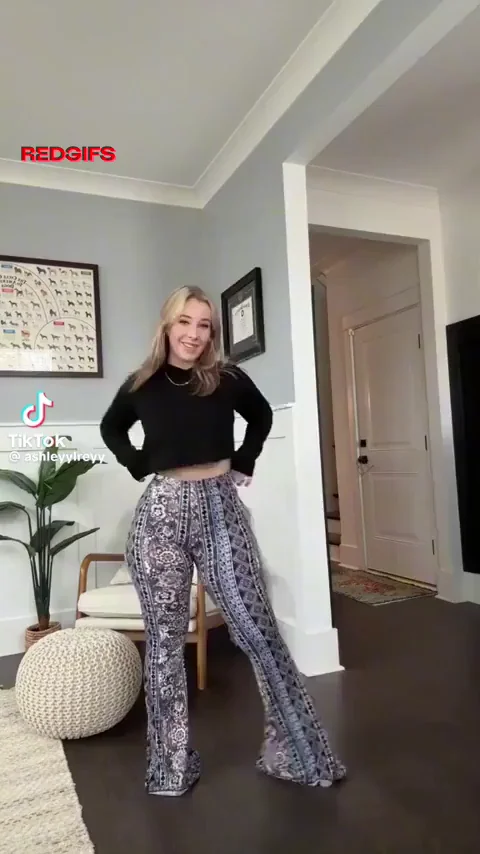 🐰🔥 Thick Bunny Babe Twerkin' Her Massive Ass in Flare Pants 🍑💦