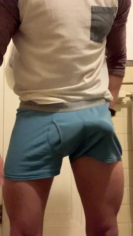Shredded Abs & Bulging Cock Reveal 💪🍆 31yo Hottie Leaning Out