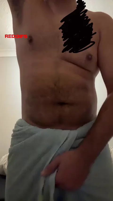 🧼 Post-Shower Daddy Seeks Sub Boy to Worship His Big Dick 🍆💦
