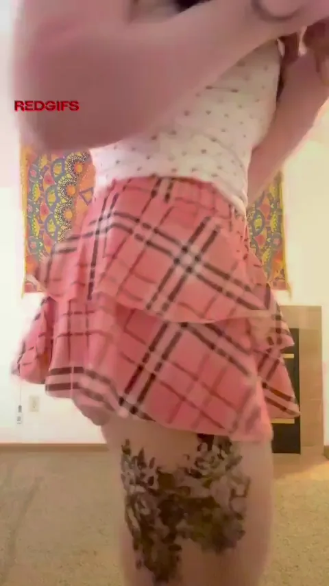 Trappy Slut Wiggles Ass While Dropping Panties 🍑💋 Trap Temptation