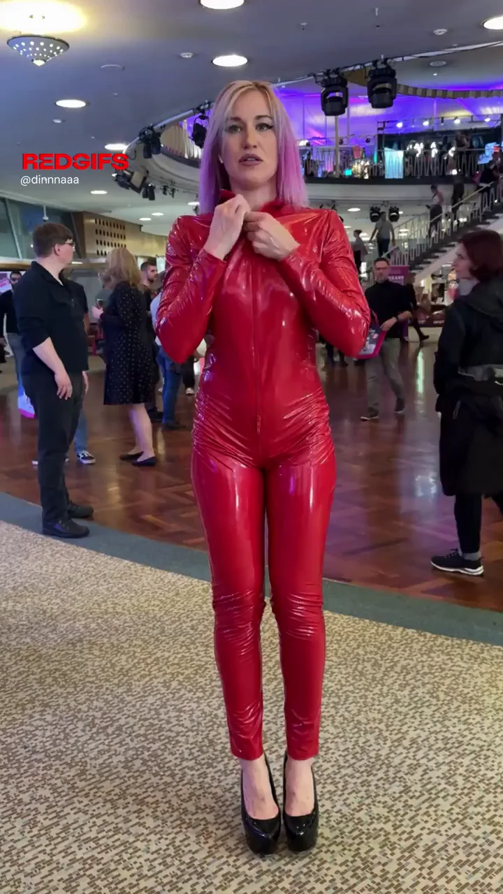 Showing my tits is always more fun in a crowd