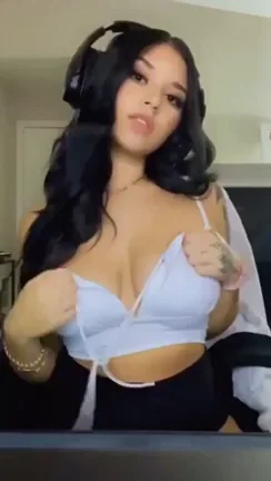 Anyone know her name GODDAMN
