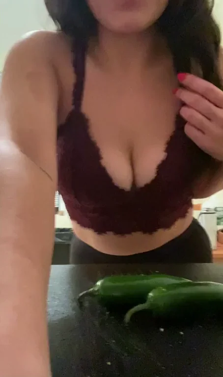 Taco Tuesday Tease: My Juicy Tits & Stuffed Peppers Get Me Dripping Wet 😍🌮🍈