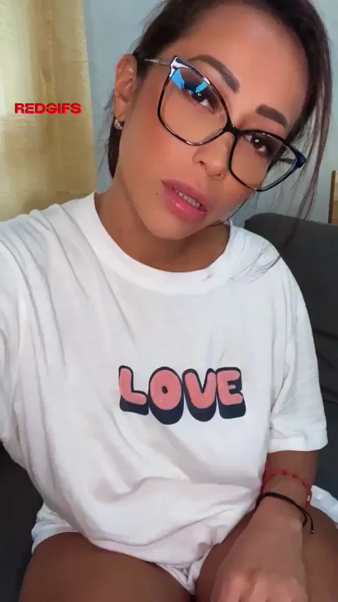 40yo mom aging like fine wine!