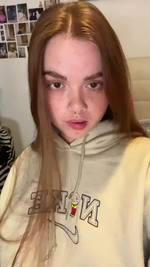 20yo Redhead Slut Spills: Mature MILFs or Young Bitches Better in Bed? 🔥🍑