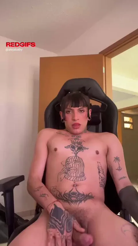 Petite Tranny Tease in Gaming Chair: Straight Guys Drop Hearts! ❤️🍆