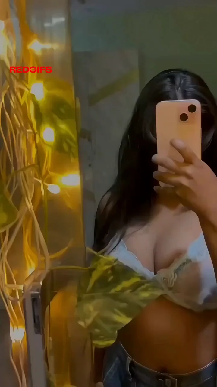 (F) Horny Indian college girl – Available for late-night fun...