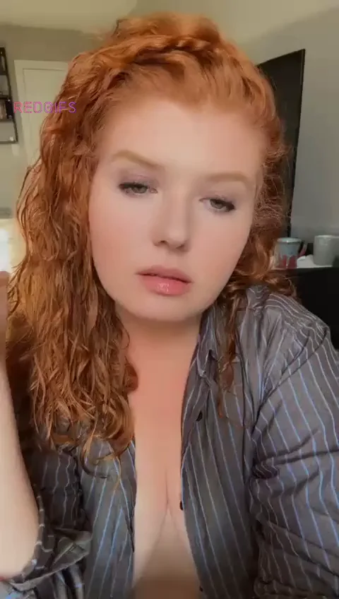 Chubby Redhead Tease in Striped Shirt 😍🍑🔥