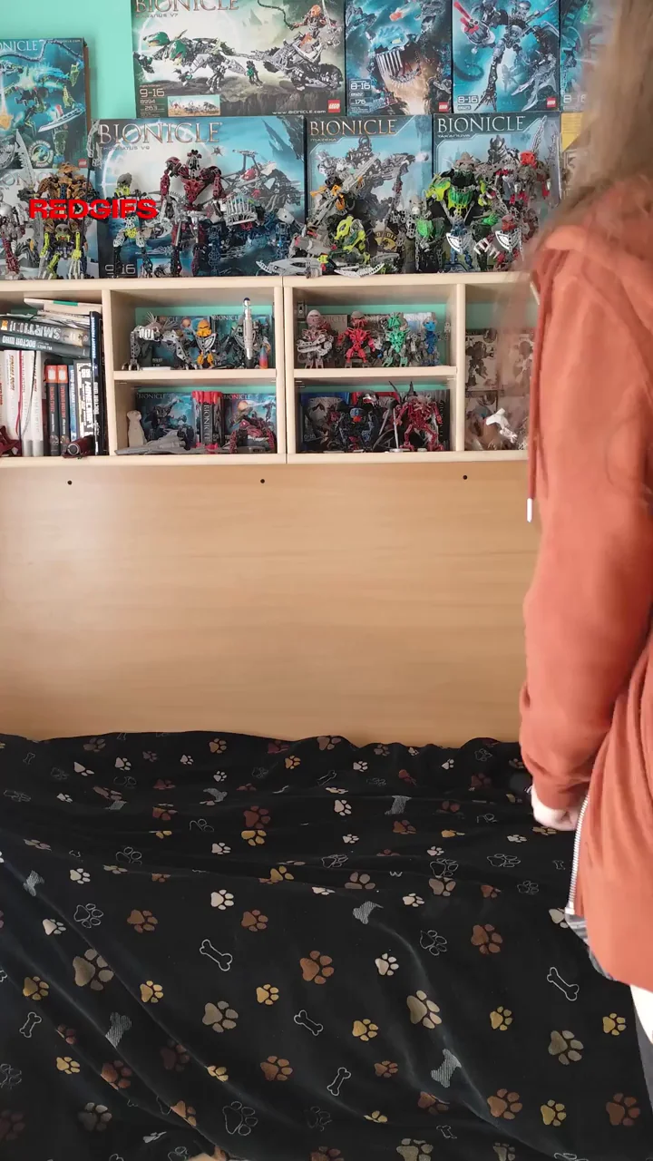 Nerdy Trans Babe Teases with 'Mic' Toy in Geek Room 😏🎤🍆