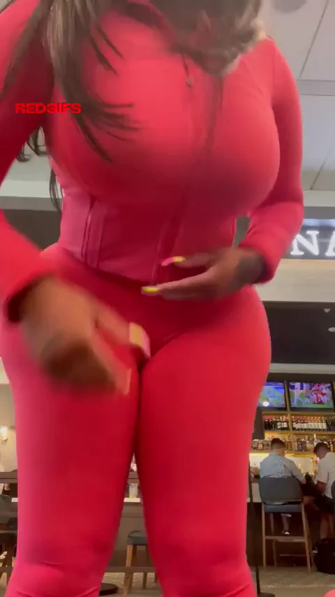 I caught two people recording my ass today at the airport. I just let the boys do their thing 🫡 Wish i could see the videos though 😩