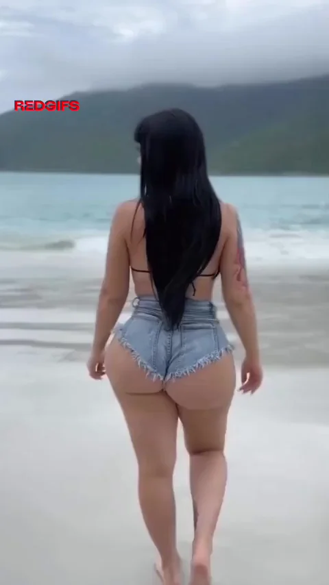 2 big reasons to go to the beach!