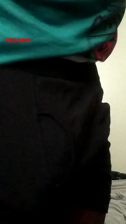 Waiting for some warm throat hugs (M21)