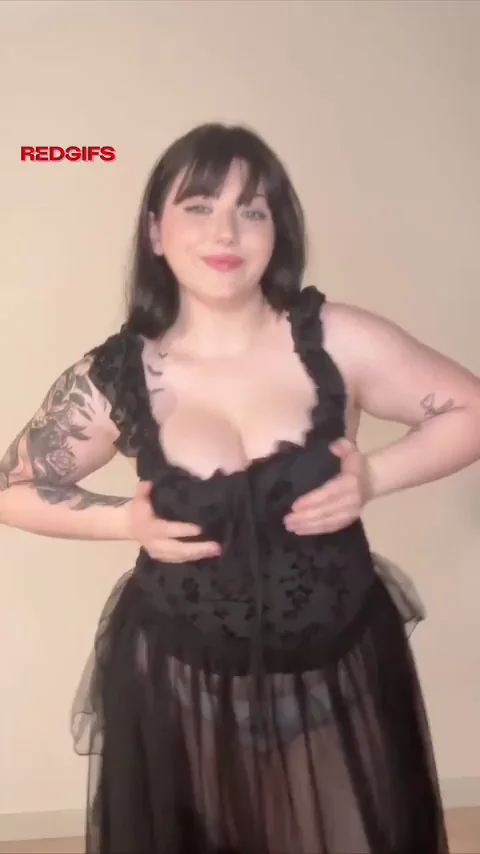 Goth booby jiggle