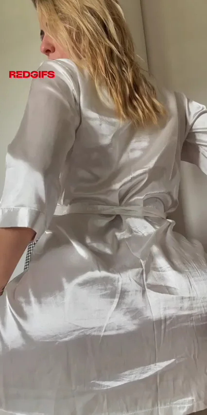 Thick MILF Teases with Massive Booty You Crave 🍑🔥