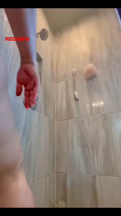 Shower Slut's Phat PAWG Bubble Butt Quake