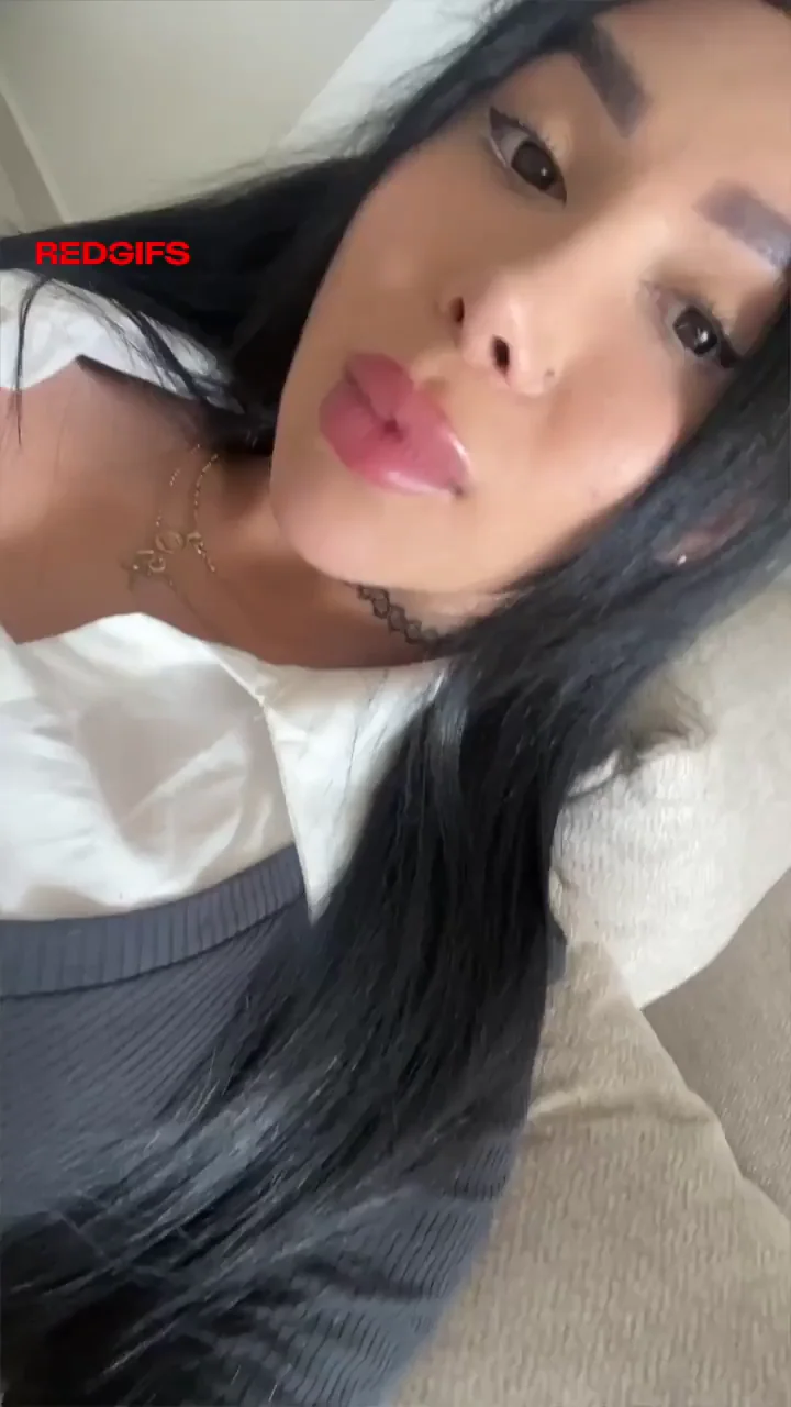 Hold My Thick Trans Cock? 😈💦