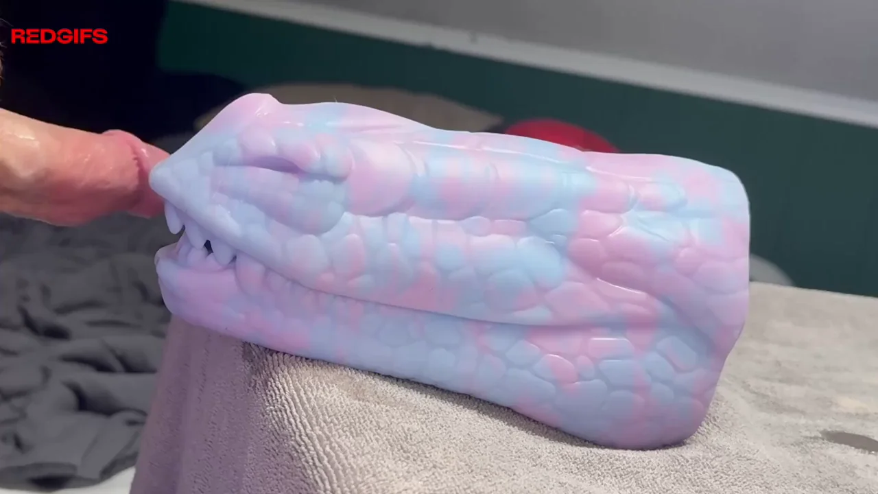 Slick Warm Throat on Duke's Muzzle Bad Dragon