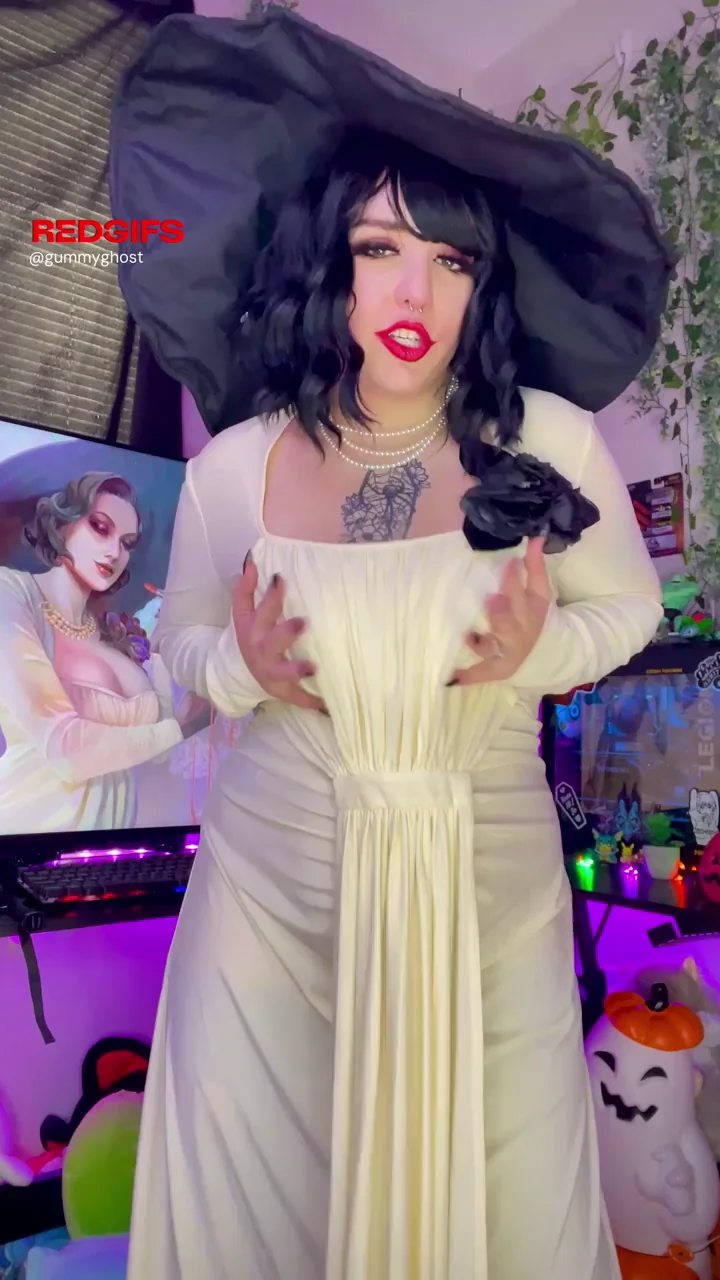 My lady Dimitrescu cosplays pretty lore accurate if you drop to your knees