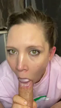 Breakfast on Her Knees: Slurping That Throbbing Morning Wood