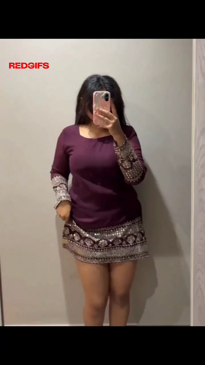 Late Night Tease: Curvy Brown Babe Begs for Dick Pics