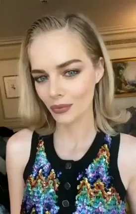 🔥 Samara Weaving's Sparkly Slutty Dress Tease 😍