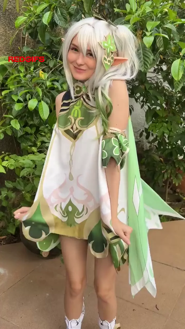 Cute Elf Girl's Perky Tits & Pussy Flash 😈🍑