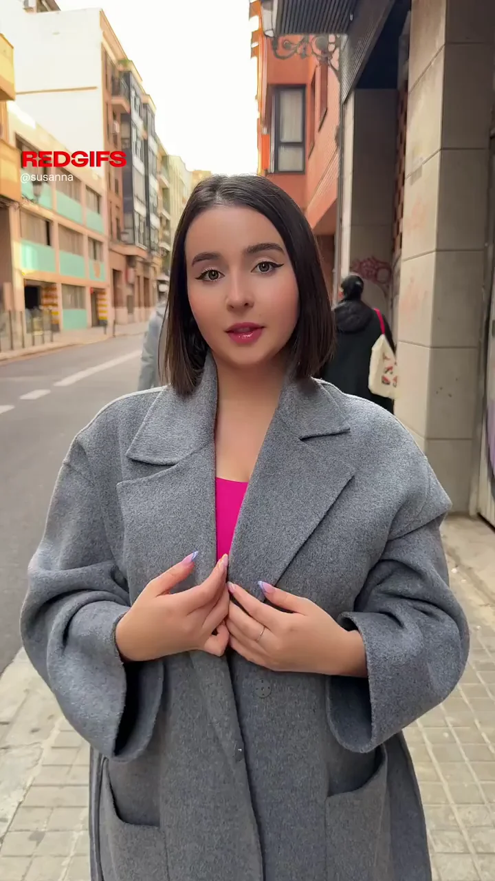 Street Tease: Flashing My Massive Tits in Public