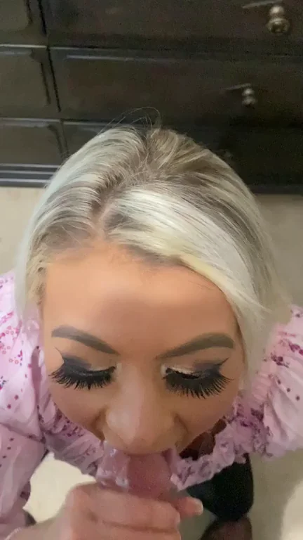 Blondie making extra cash