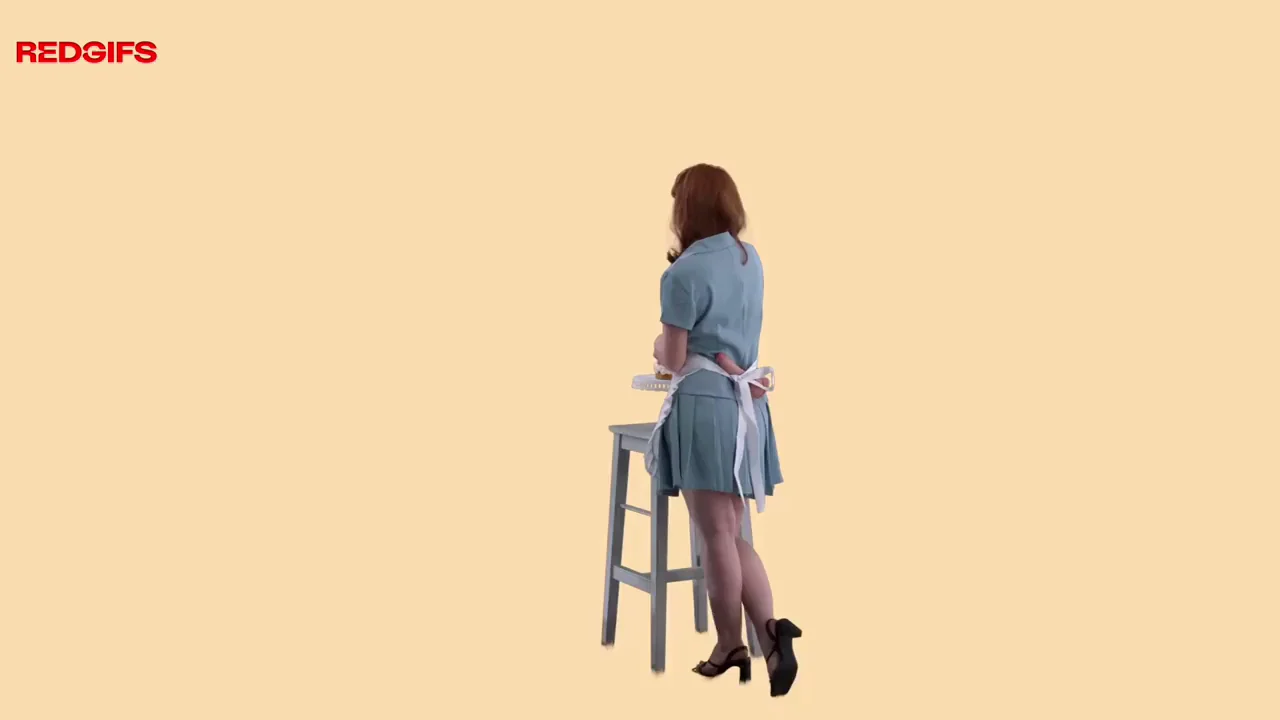 Ella Hughes Ditches Waitress Uniform for Juicy Dildo Masturbation in VR 🔥🍑