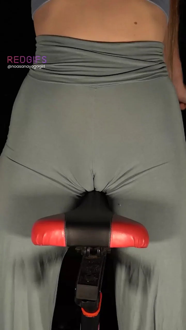 Wake Up Kitty: Yoga Pants Cameltoe Bike Tease