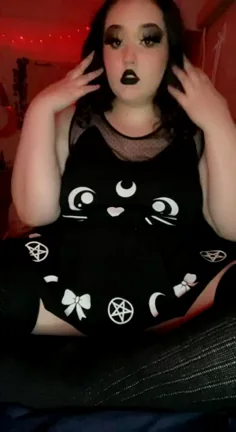 goth girl tiddie drop! ?