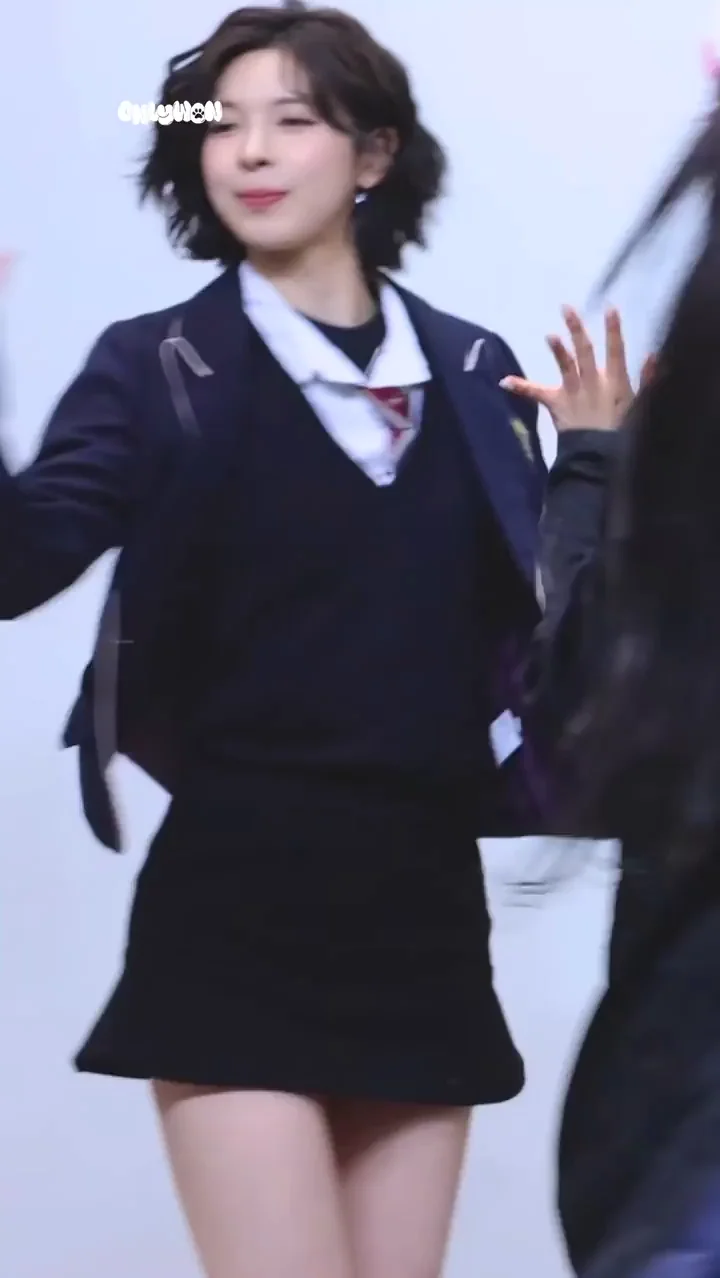 NMIXX Bae Schoolgirl Ass Tease Fap